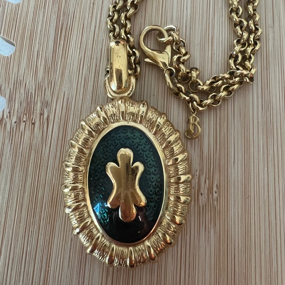 Vintage Burberry Necklace Pendant Pearl Enhancer with Chain Green Enamel Gold - Picture 4 of 13